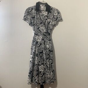 Clues Collections Black & White Printed Wrap Around Dress Toe Back Size 6 Used